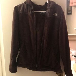 North face fleece jacket .. COLOR: Plum